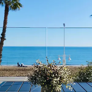 https://gran-vivienda-de-lujo-frente-al-mar.es-andalucia.com